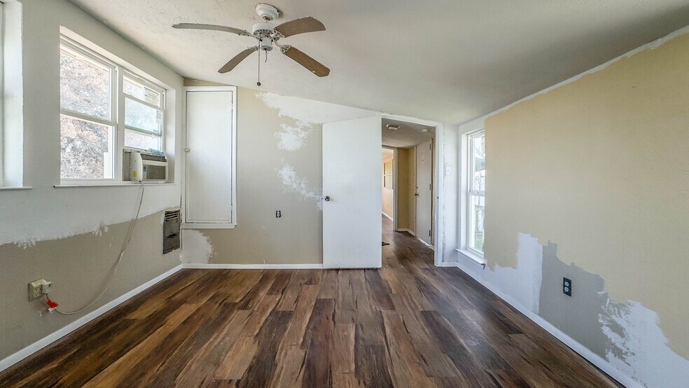 More Photos Of 719 E Highway 67, Duncanville Industrial For Sale