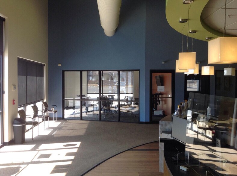 More Photos Of 7220 N Lindbergh Blvd, Hazelwood Self Storage For Lease