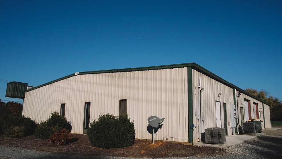 More Photos Of 109 Highway 52 E, Portland Convenience Store For Lease