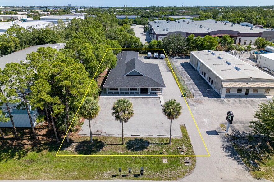 More Photos Of 6241 Arc Way, Fort Myers Office For Sale
