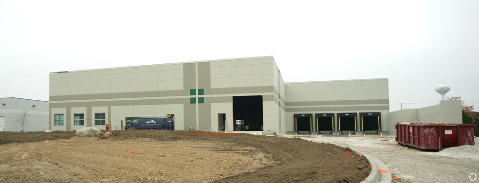 More Photos Of 1940 USG Dr, Libertyville Manufacturing For Lease