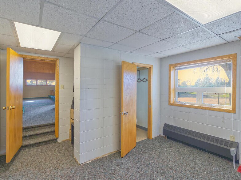 More Photos Of 410 1st St N, Winsted Office For Sale