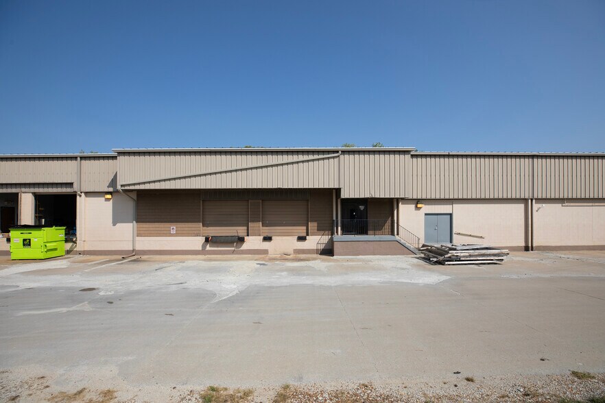 More Photos Of 11600-11630 W 85th St, Lenexa Warehouse For Sale