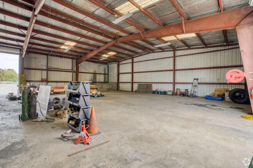 More Photos Of 9516 E Dr Martin Luther King Blvd, Tampa Warehouse For Lease