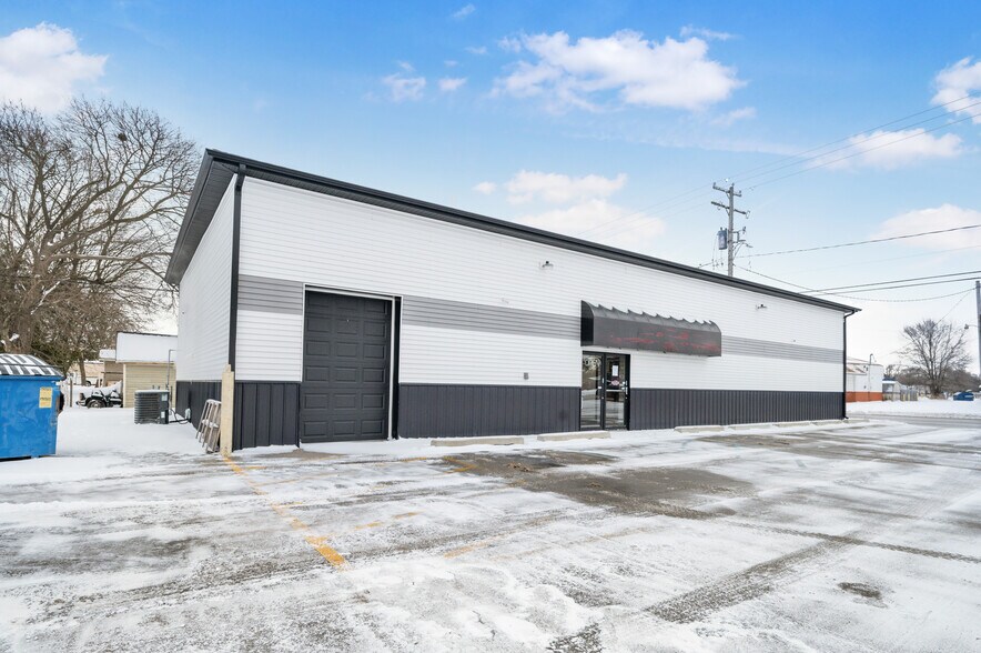 Primary Photo Of 805 Maple St, Big Rapids General Retail For Sale