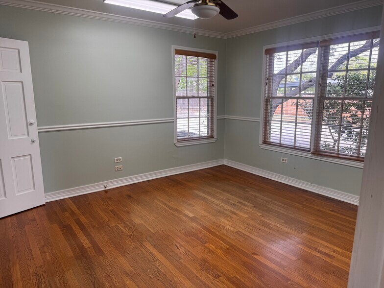 More Photos Of 400 Harvey St, San Marcos Office For Sale