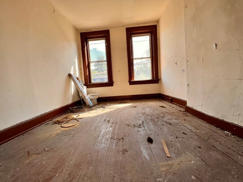 More Photos Of 422 W McMicken Ave, Cincinnati Apartments For Sale