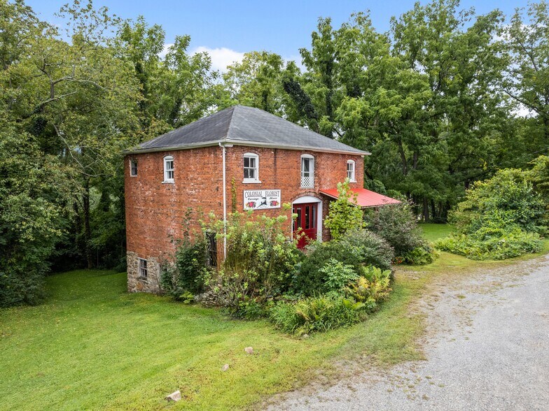 More Photos Of 123 S Main St, Waynesville Office For Sale