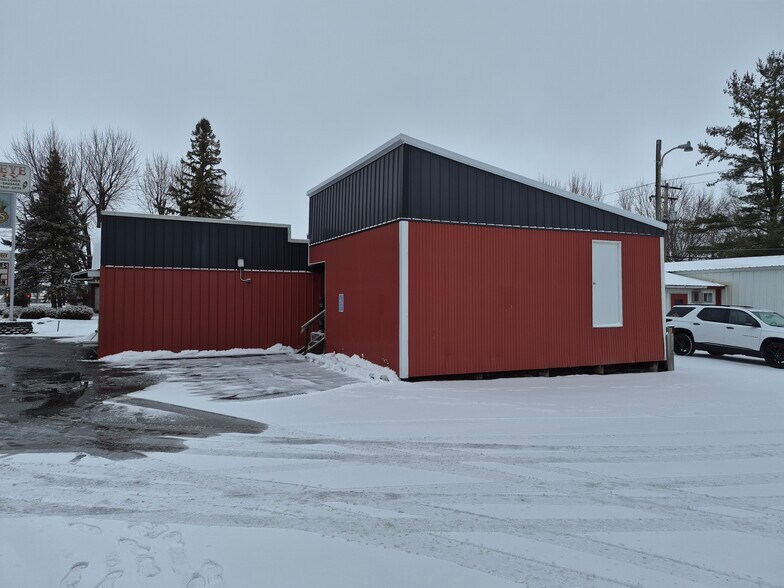 More Photos Of 118 N 4th St, Abbotsford General Retail For Sale