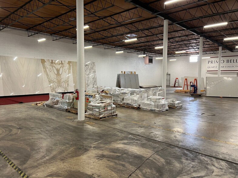 More Photos Of 2630 Andjon Dr, Dallas Distribution For Lease