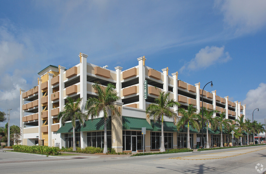 Primary Photo Of 123 NE 20th Ave, Deerfield Beach Parking Garage For Lease