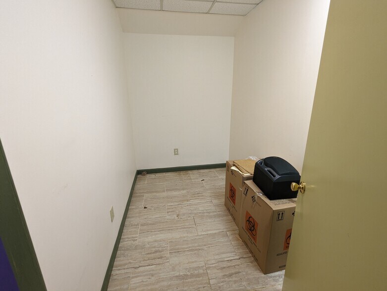 More Photos Of 16 Reeves Ave, Hamilton Office For Sale