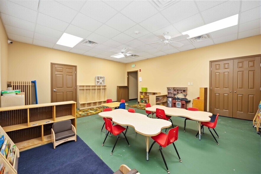 More Photos Of 1511 N 10th St, Baytown Schools For Lease