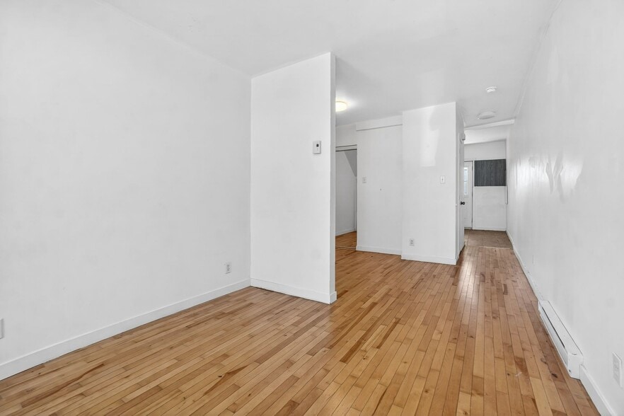 More Photos Of 2278-2296 Av Bourbonnière, Montréal Apartments For Sale