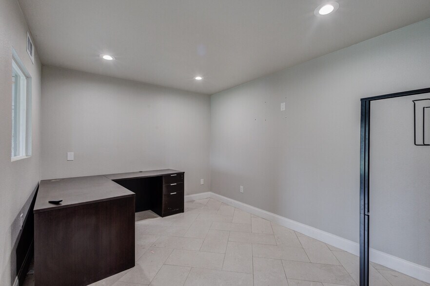 More Photos Of 4877 Sam Rayburn Hwy, Anna Office For Lease