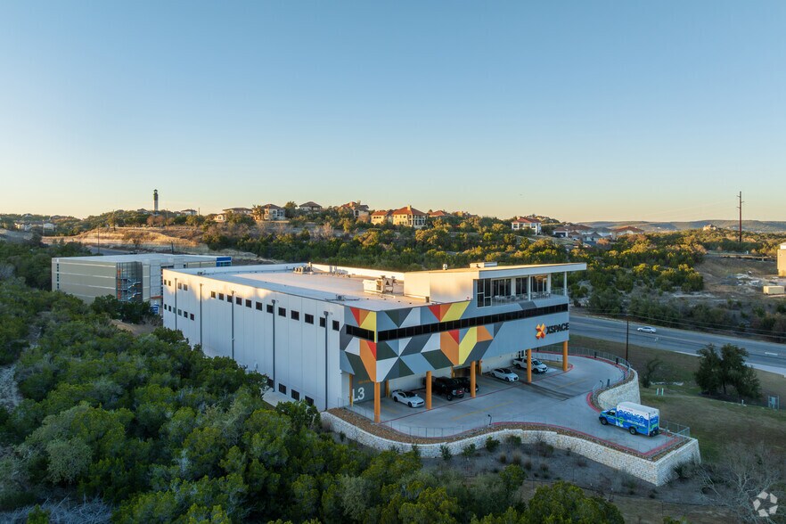 More Photos Of 4229 N FM 620 Hwy, Austin Showroom For Lease