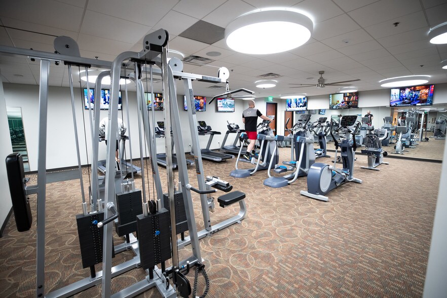 More Photos Of 15851 Dallas Pkwy, Addison Office For Sale