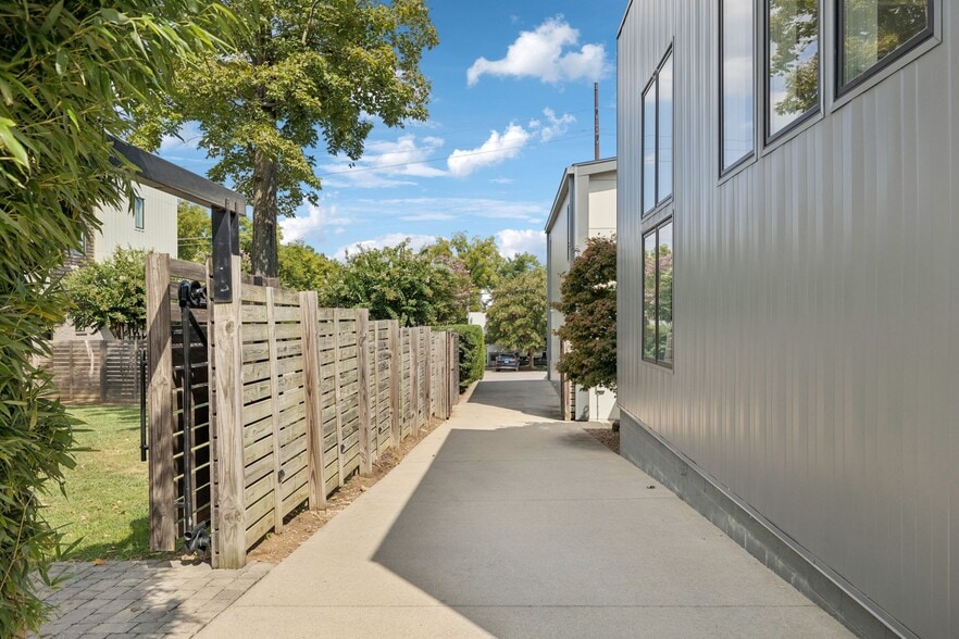 More Photos Of 2517 White Ave, Nashville Office Residential For Sale