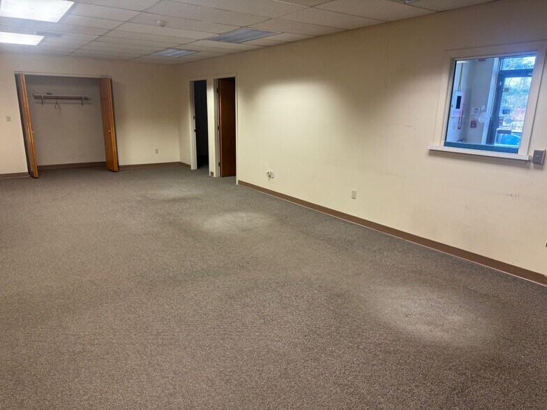 More Photos Of 67 Beverage Hill Ave, Pawtucket Industrial For Lease