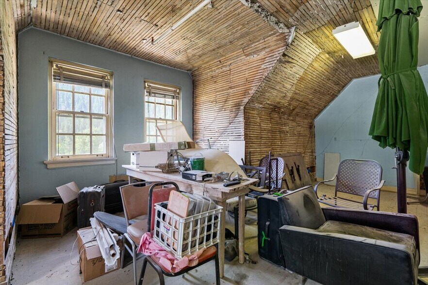 More Photos Of 99 Satherfield Rd, Silverton Hospitality For Sale