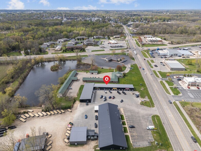 More Photos Of 1186 N Shawano St, New London General Retail For Lease