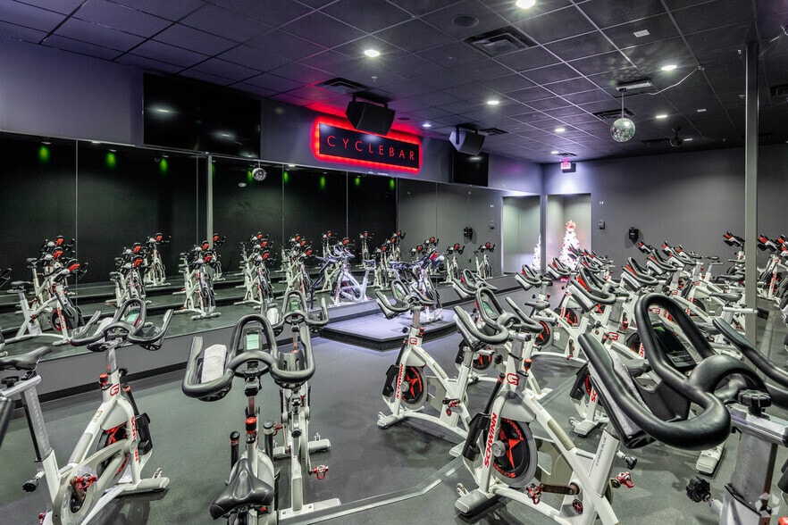 More Photos Of 1050 Glenbrook Way, Hendersonville Storefront For Lease