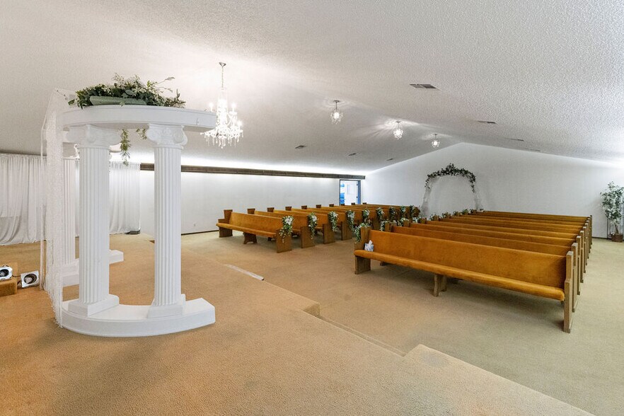 More Photos Of 58225 US-60, Fairland General Retail For Sale