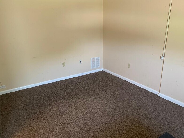 More Photos Of 4050 Westgate Ave, West Palm Beach Showroom For Lease