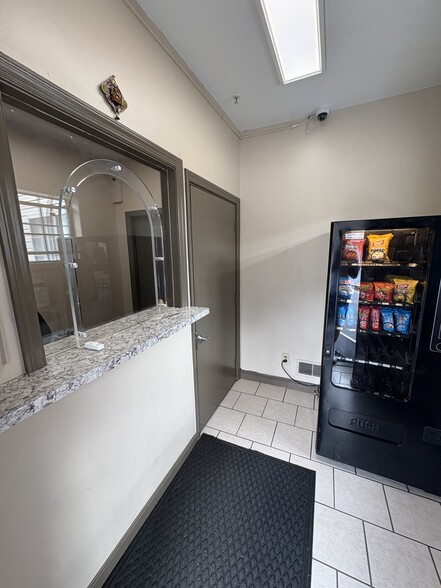 More Photos Of 155 Richardson Rd, Middletown Hotel For Sale