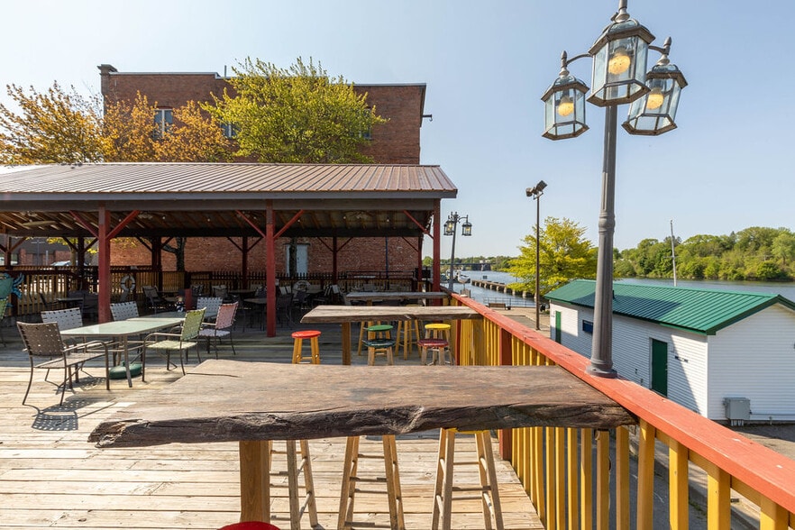 More Photos Of 24 S First St, Fulton Restaurant For Sale