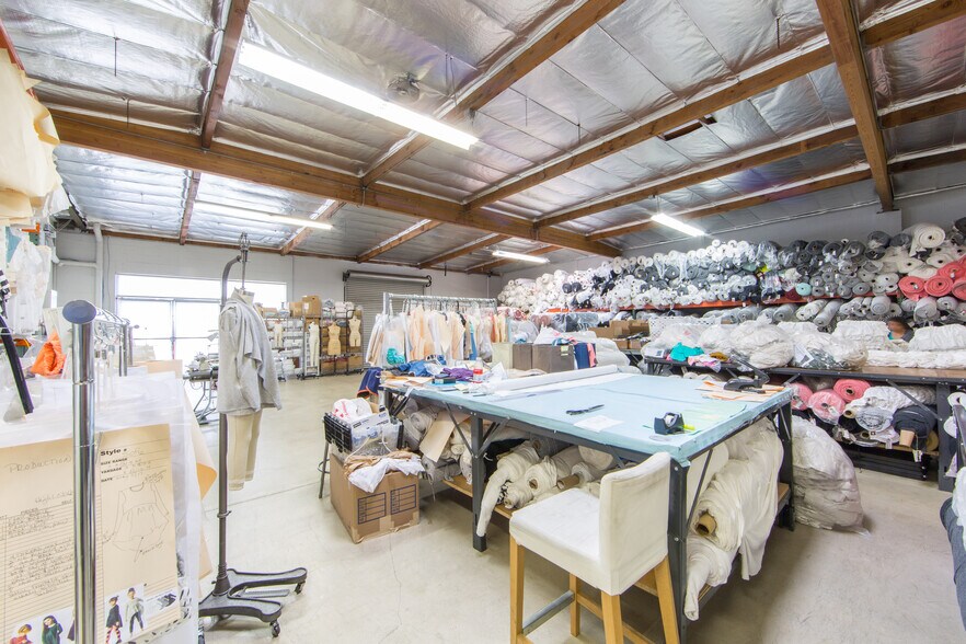 More Photos Of 401-405 W Foothill Blvd, Monrovia Freestanding For Lease