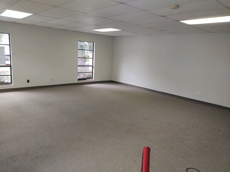 More Photos Of 5767 157th Ave N, Clearwater Light Manufacturing For Lease