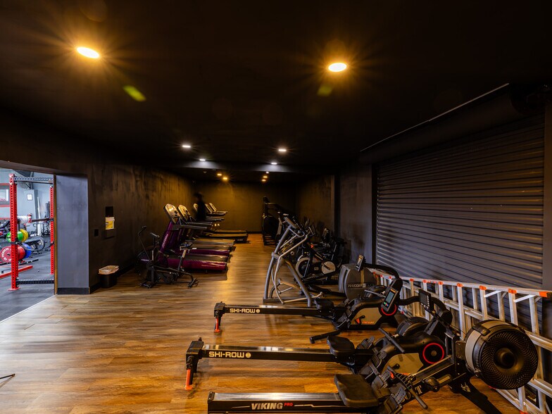 More Photos Of 321 S Persimmon St, Tomball Manufacturing For Lease