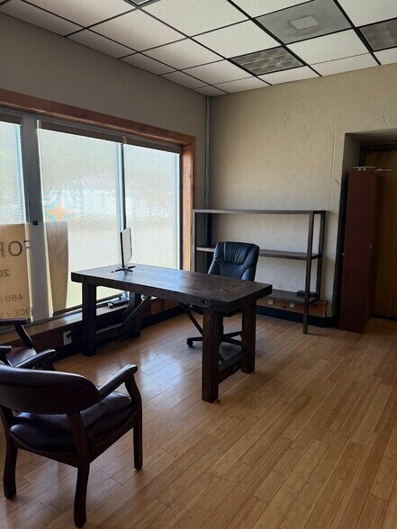 More Photos Of 4800 Division Ave, Birmingham Showroom For Lease