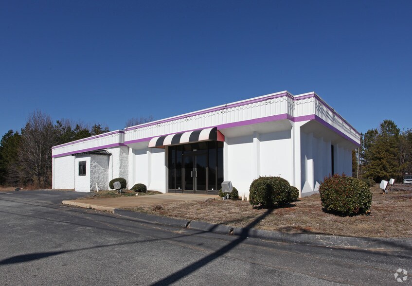 More Photos Of 6400 W Market St, Greensboro Showroom For Sale