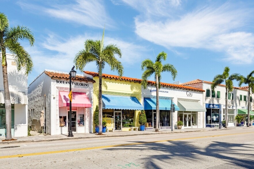 More Photos Of 296 S County Rd, Palm Beach Storefront For Lease