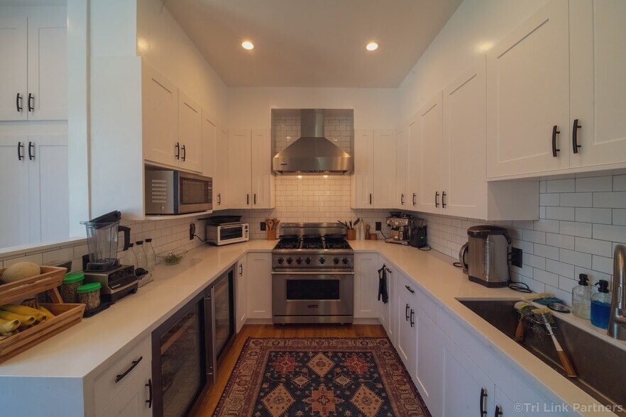 More Photos Of 435 Vernon St, Oakland Specialty For Sale