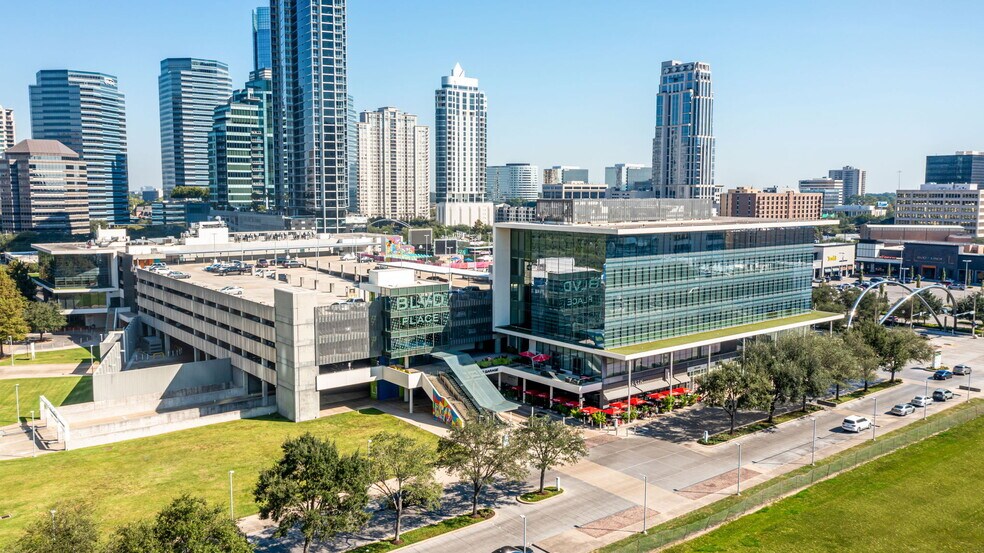 More Photos Of 1700 Post Oak Blvd, Houston General Retail For Lease