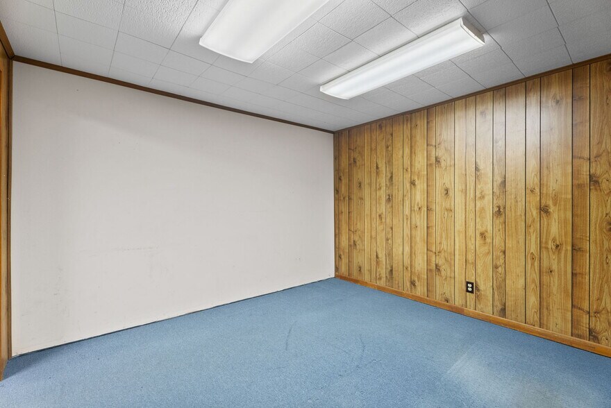 More Photos Of 3401 NNE Loop 323, Tyler Light Distribution For Sale