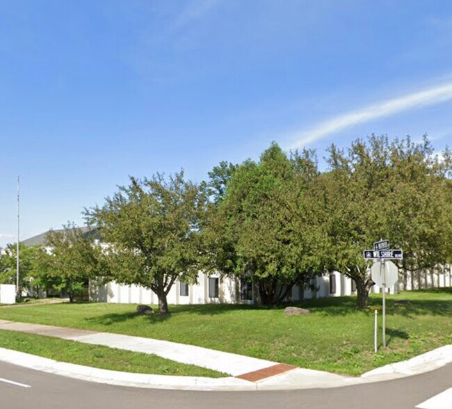 More Photos Of 2378 Wilshire Blvd, Mound Warehouse For Lease