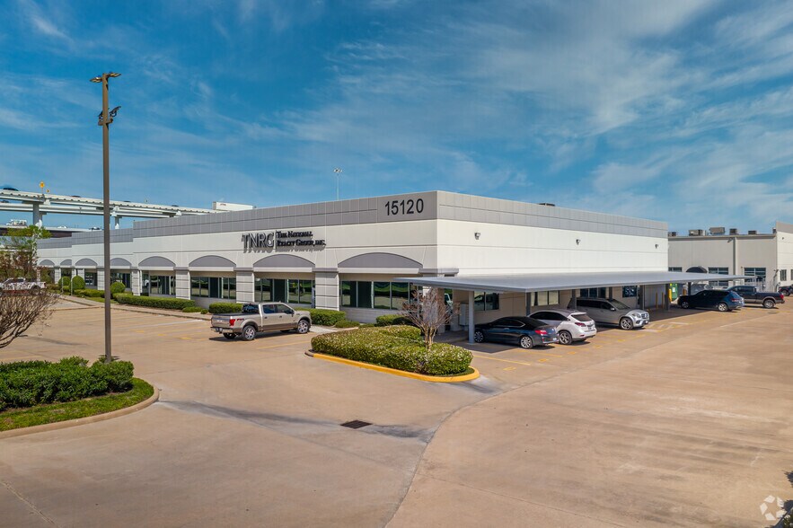 More Photos Of 15120 Northwest Fwy, Houston Light Distribution For Lease