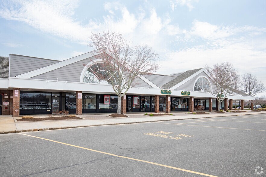 More Photos Of 1527-2044 Montauk Hwy, Bridgehampton General Retail For Lease