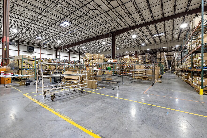 More Photos Of 4333-4335 W Fort St, Detroit Distribution For Lease