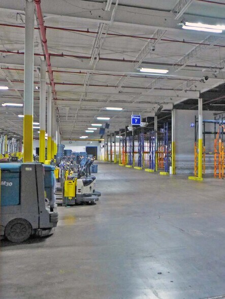 More Photos Of 98 Glendale-Milford Rd, Cincinnati Warehouse For Sale