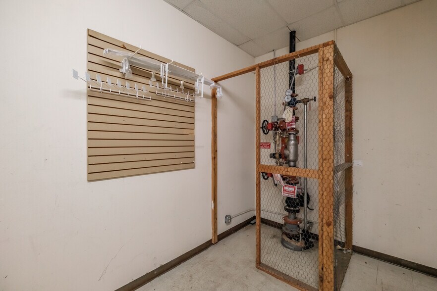 More Photos Of 2248 Santiam Hwy SE, Albany Freestanding For Lease