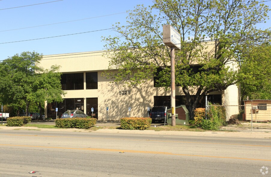More Photos Of 5225 N Lamar Blvd, Austin Office For Sale