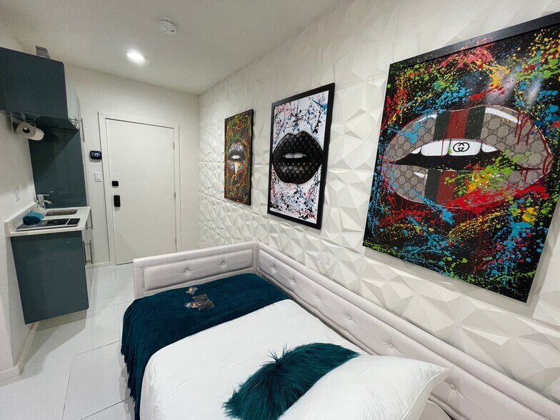 More Photos Of 1829 Fillmore St, Hollywood Hotel For Sale