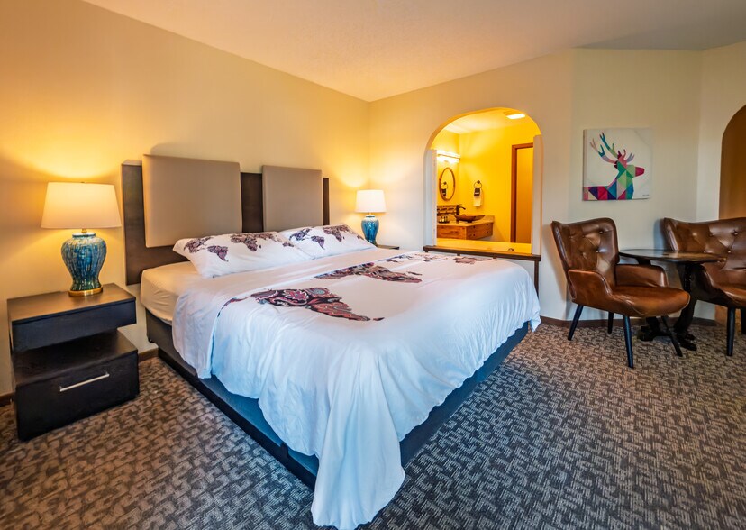 More Photos Of 855 N 5th St, Custer Hotel For Sale