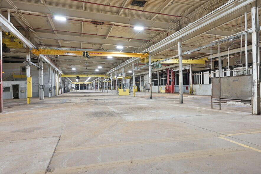 More Photos Of 325 Buffalo St, Franklin Warehouse For Lease