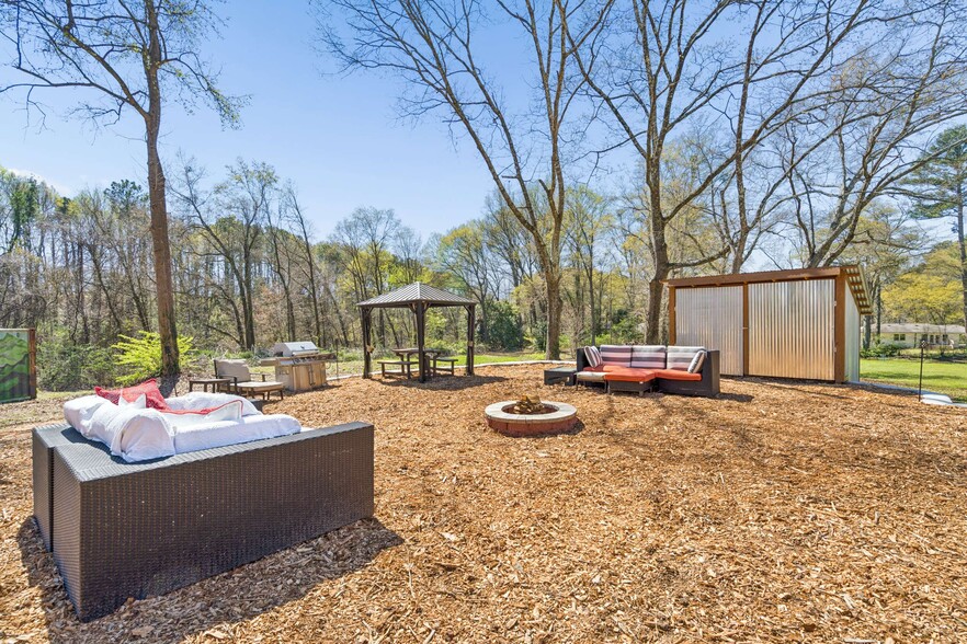 More Photos Of 1860 Penelope Rd NW, Atlanta Hospitality For Sale